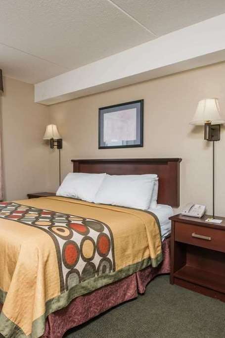 Hotel Super 8 by Wyndham Mississauga photo 1