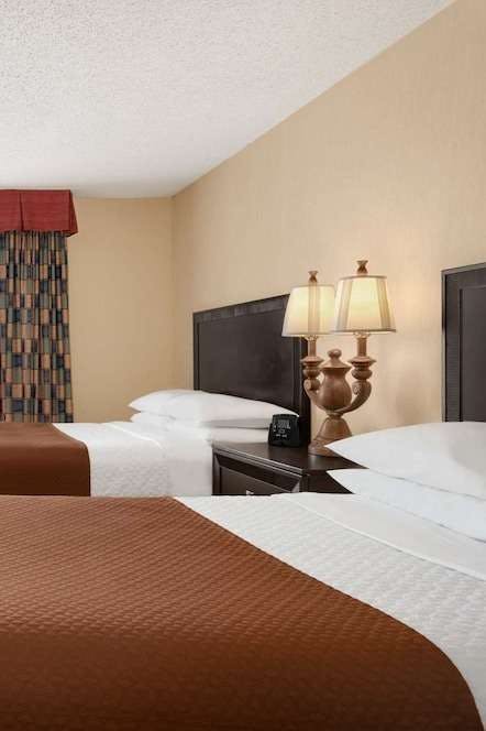 Hotel Embassy Suites by Hilton Kansas City Plaza photo 4