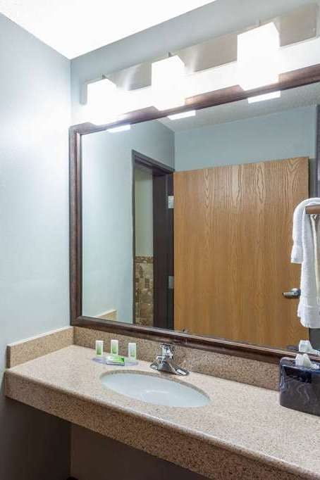 Hotel AmericInn by Wyndham Madison South photo 5