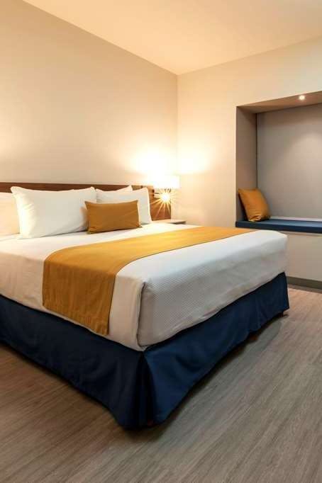 Hotel Microtel Inn & Suites by Wyndham San Luis Potosi photo 1