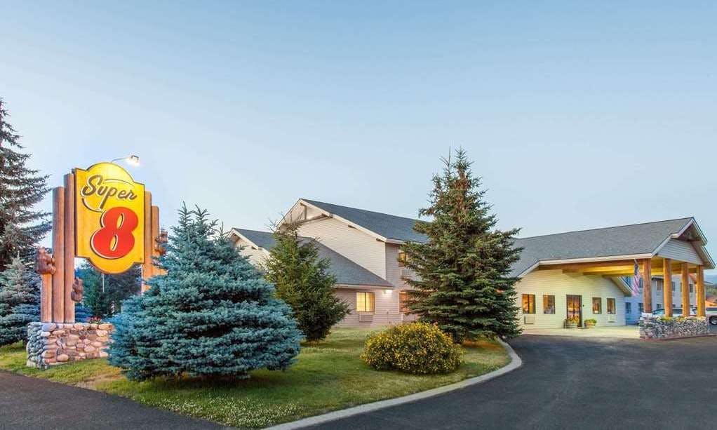 Super 8 by Wyndham McCall