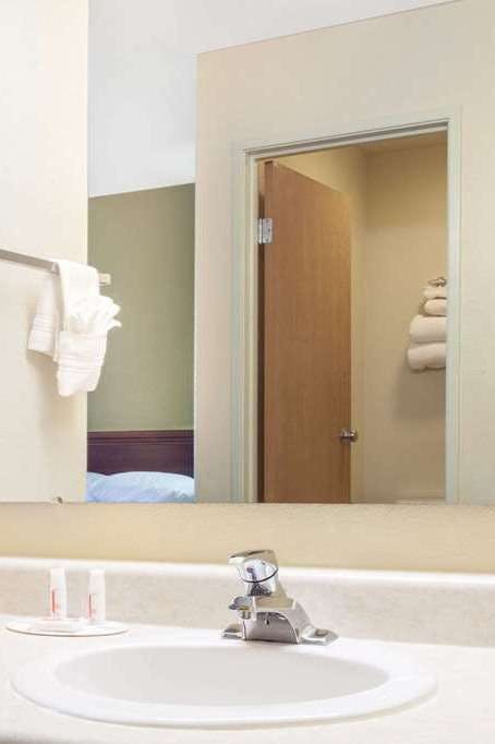 Hotel Super 8 by Wyndham McCall photo 4