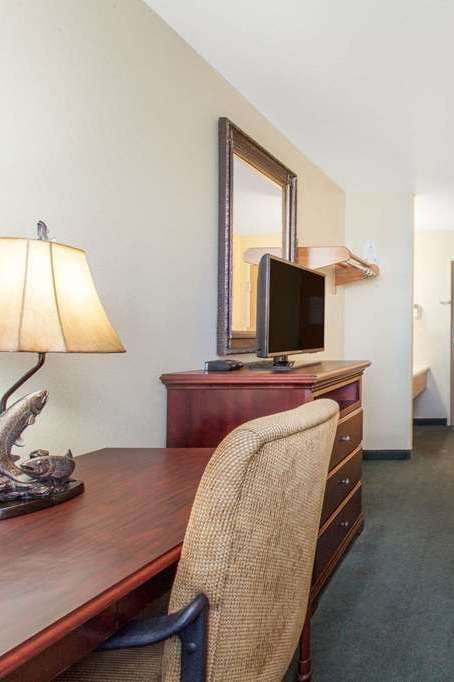 Hotel Super 8 by Wyndham McCall photo 3