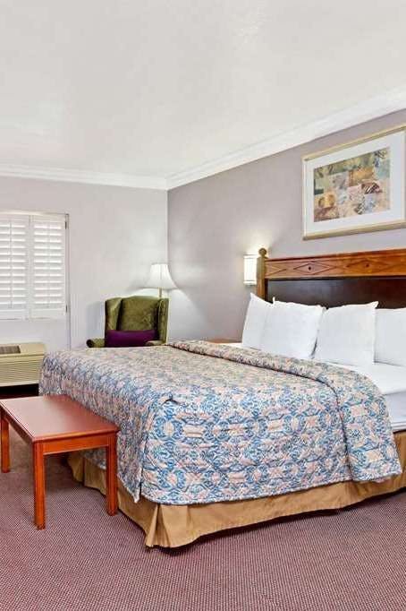 Hotel Days Inn by Wyndham West Covina photo 2