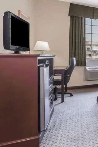 Hotel Super 8 by Wyndham Alvarado photo 3