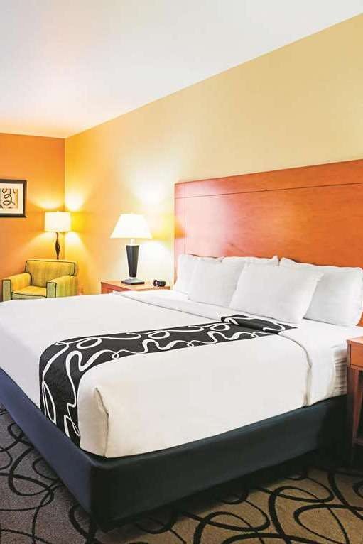 Hotel La Quinta Inn & Suites by Wyndham Ft. Worth - Forest Hill TX photo 1