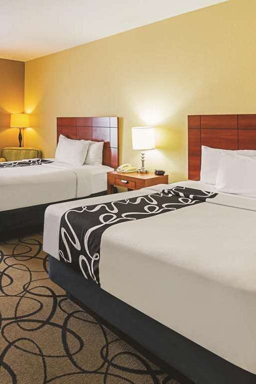 Hotel La Quinta Inn & Suites by Wyndham Ft. Worth - Forest Hill TX photo 2