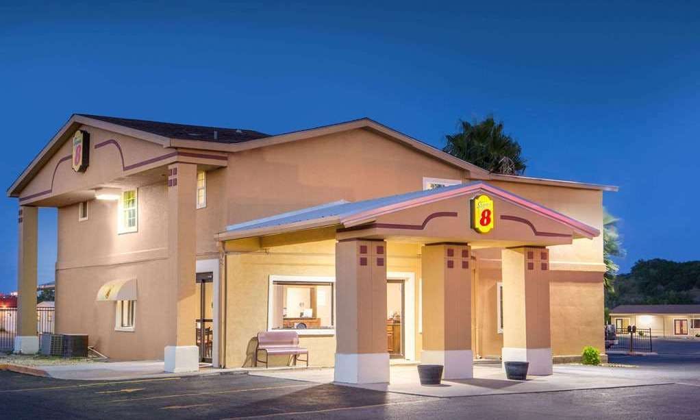 Super 8 by Wyndham Temple S. General Bruce