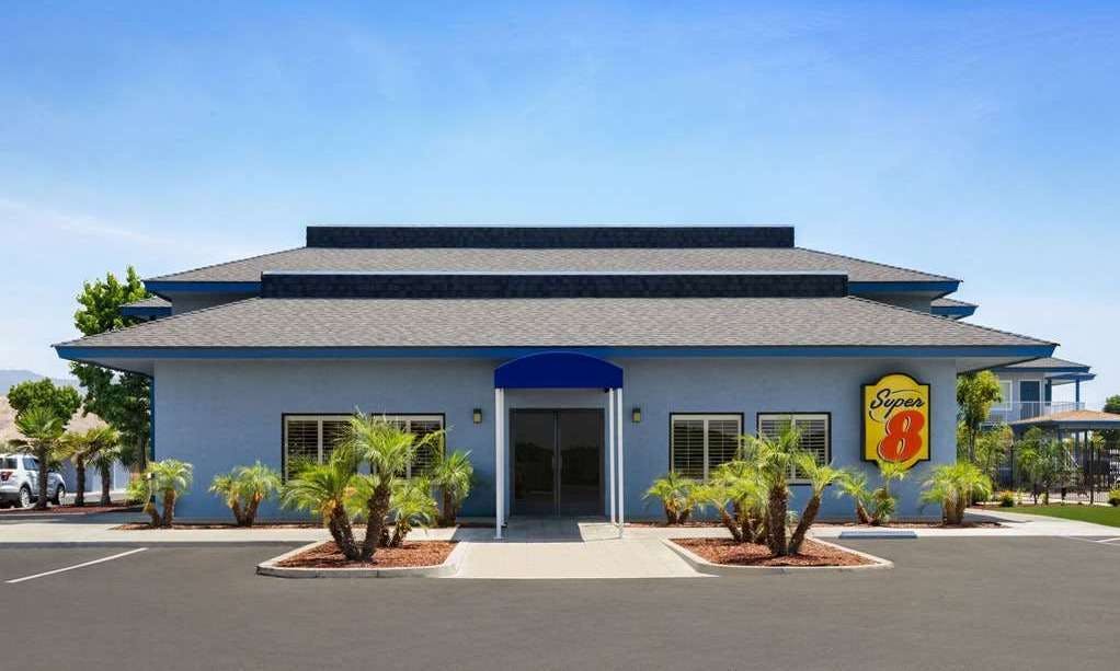 Super 8 by Wyndham Lindsay Olive Tree