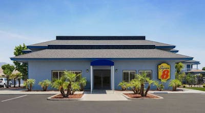 Super 8 by Wyndham Lindsay Olive Tree