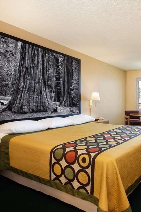 Hotel Super 8 by Wyndham Lindsay Olive Tree photo 1