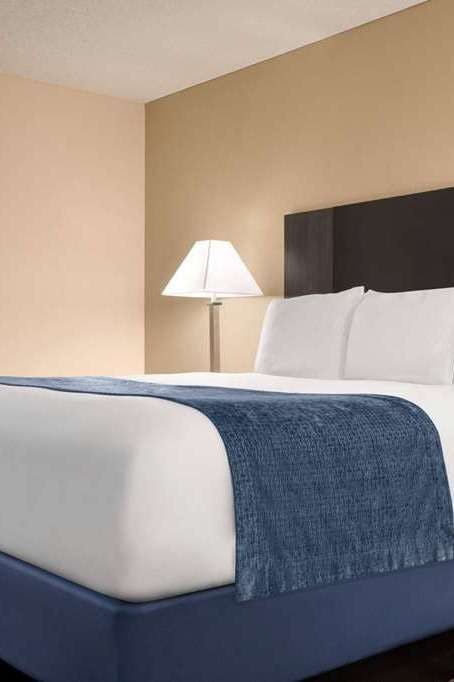 Hotel Super 8 by Wyndham Lindsay Olive Tree photo 3