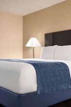 Hotel Super 8 by Wyndham Lindsay Olive Tree photo 3