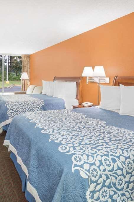 Hotel Days Inn by Wyndham Orangeburg South photo 1