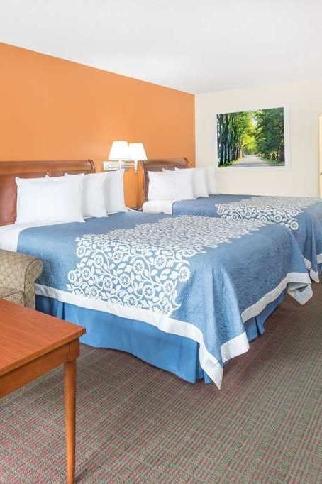 Hotel Days Inn by Wyndham Orangeburg South photo 3