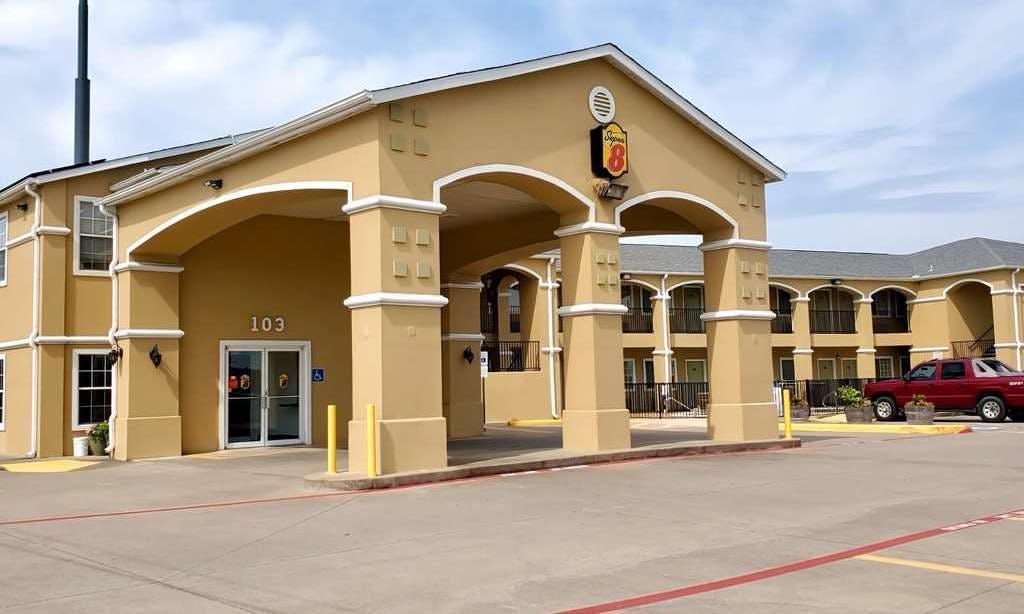 Super 8 by Wyndham Forney/East Dallas