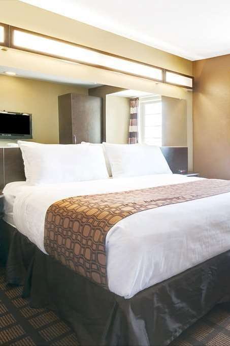 Hotel Microtel Inn & Suites by Wyndham Austin Airport photo 2