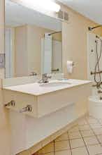 Hotel Travelodge by Wyndham North Richland Hills/Dallas/Ft Worth photo 4