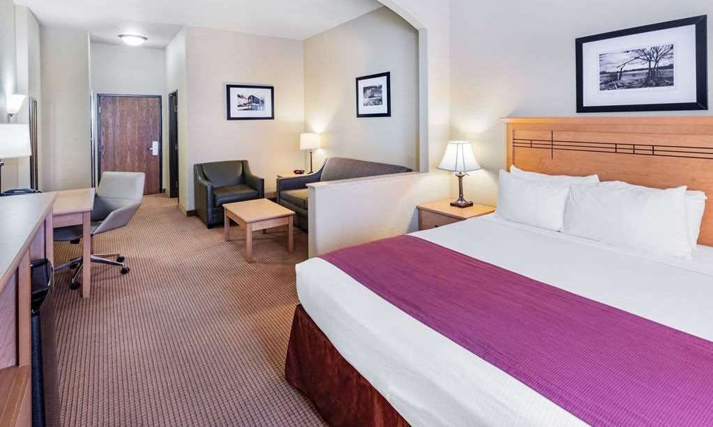 Hotel Baymont by Wyndham Cuero photo 1