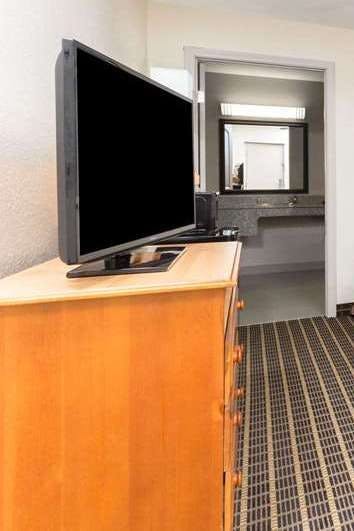 Hotel Days Inn by Wyndham Forest photo 3