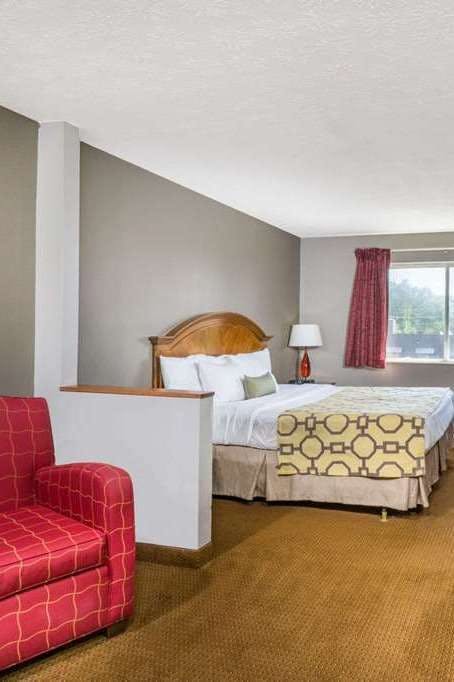 Hotel Baymont Inn and Suites Piqua photo 2