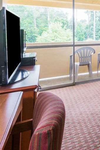 Hotel Days Inn by Wyndham Ocala North photo 3