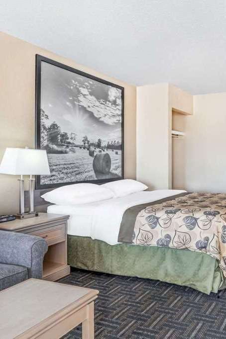 Hotel Super 8 Stettler photo 1