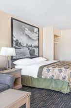 Hotel Super 8 Stettler photo 1