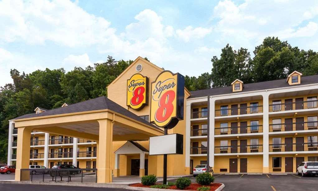 Super 8 by Wyndham Pigeon Forge Dollywood Lane