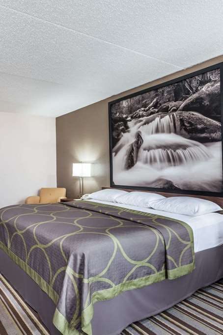 Hotel Super 8 by Wyndham Pigeon Forge Dollywood Lane photo 3
