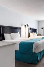 Hotel Ramada by Wyndham Surrey/Langley photo 3