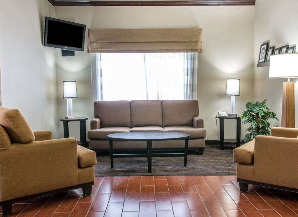 Hotel Baymont by Wyndham Flat Rock photo 5