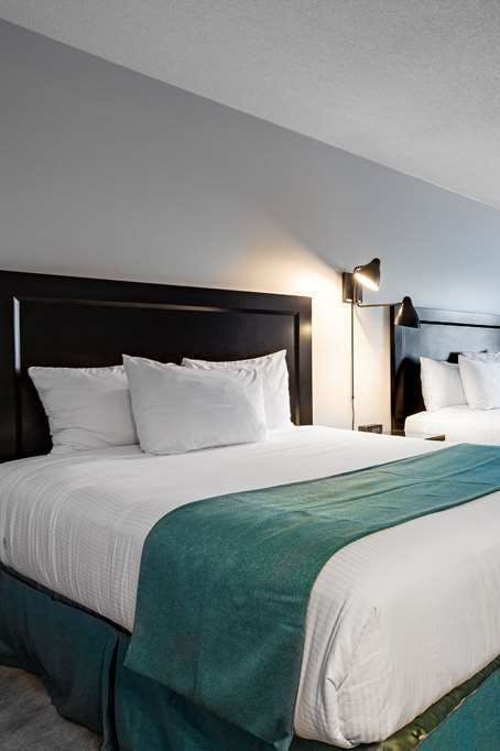 Hotel Ramada by Wyndham Surrey/Langley photo 4