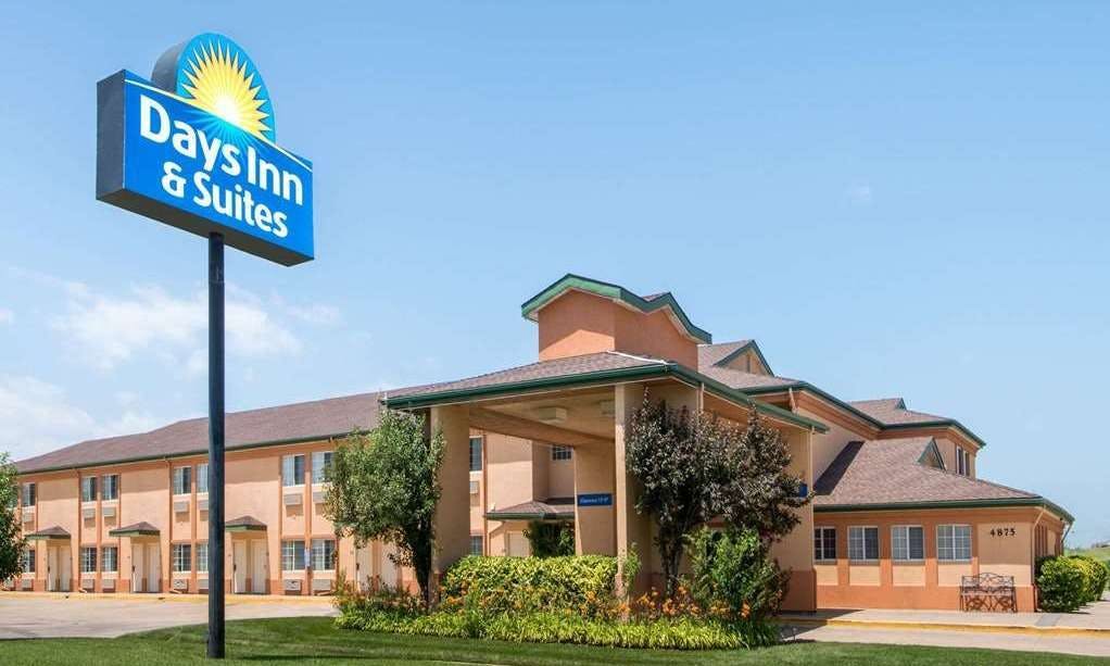 Days Inn and Suites Wichita