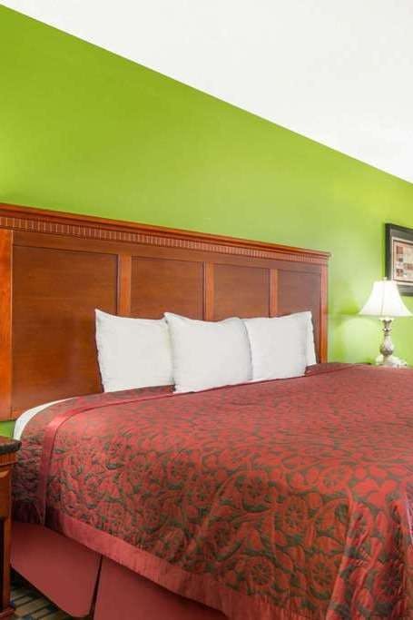 Hotel Days Inn and Suites Wichita photo 1