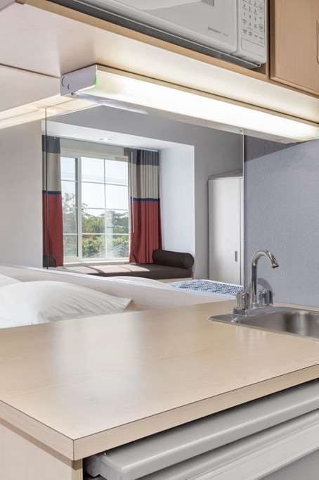 Hotel Microtel Inn & Suites by Wyndham Modesto Ceres photo 3