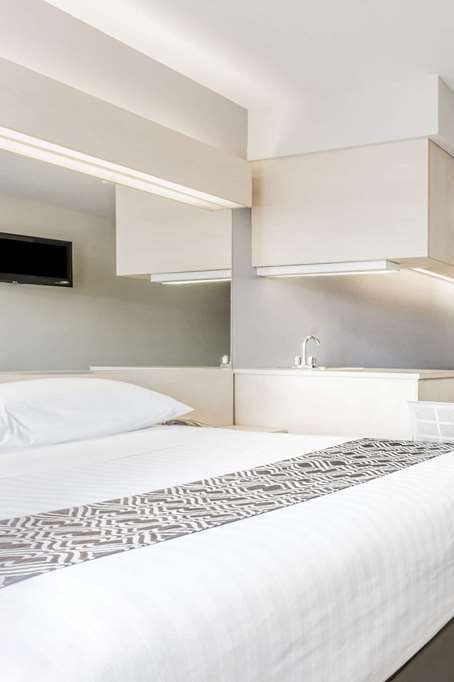 Hotel Microtel Inn & Suites by Wyndham Modesto Ceres photo 1