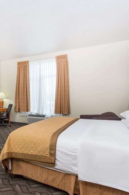 Hotel Wyndham Garden Fitchburg photo 1