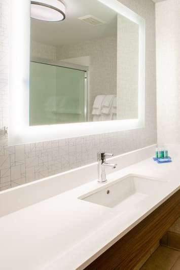 Hotel Holiday Inn Express & Suites Cincinnati Riverfront photo 2