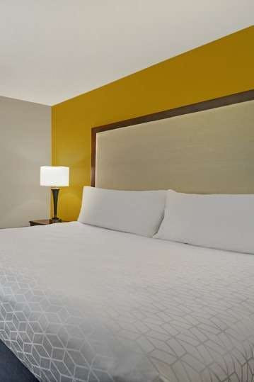 Hotel Holiday Inn Express & Suites Cincinnati Riverfront photo 4