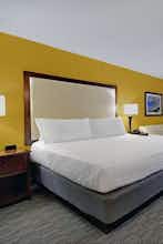 Hotel Holiday Inn Express & Suites Cincinnati Riverfront photo 3