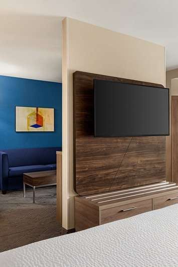 Hotel Holiday Inn Express & Suites Evansville Downtown photo 3