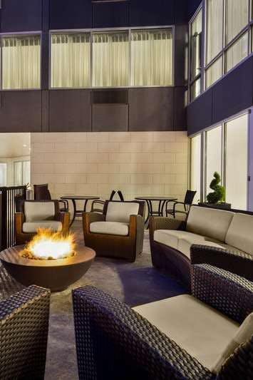 Hotel Holiday Inn Express & Suites Evansville Downtown photo 5