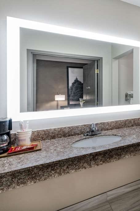 Hotel Super 8 by Wyndham Amarillo West photo 4