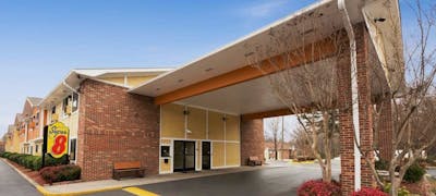 Super 8 Charlt Univ