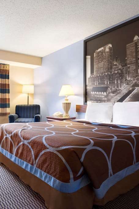 Hotel Super 8 by Wyndham Charlotte University photo 1