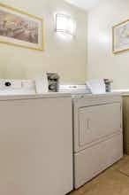 Hotel Super 8 Charlt Univ photo 4