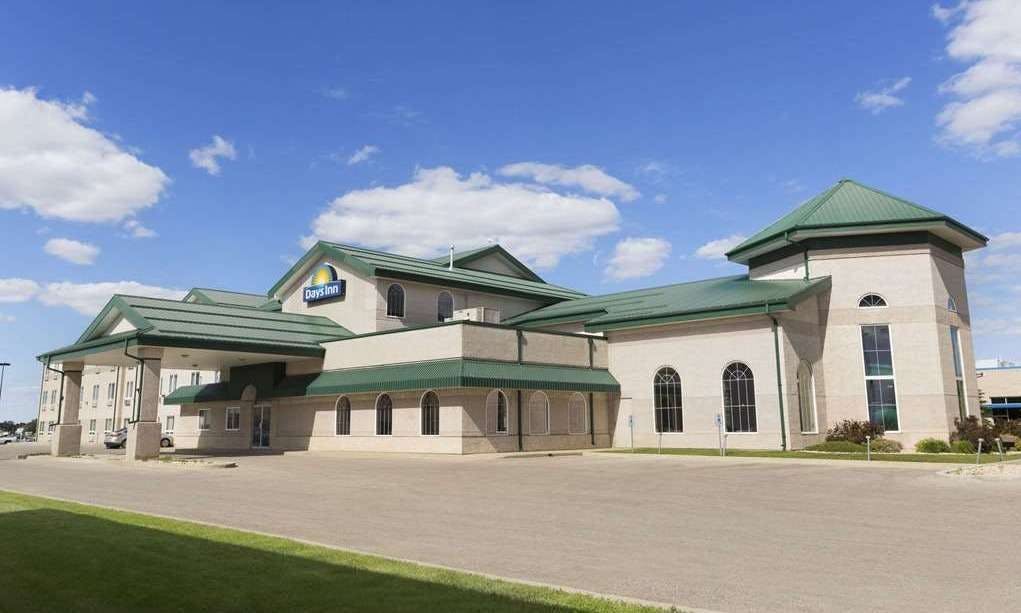 Days Inn & Suites by Wyndham Winkler