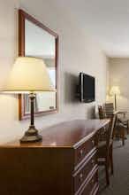 Hotel Days Inn and Suites Winkler photo 2