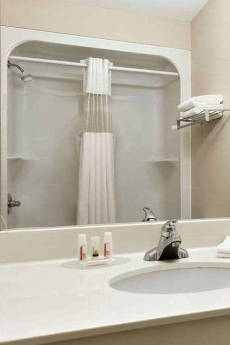 Hotel Days Inn & Suites by Wyndham Winkler photo 4